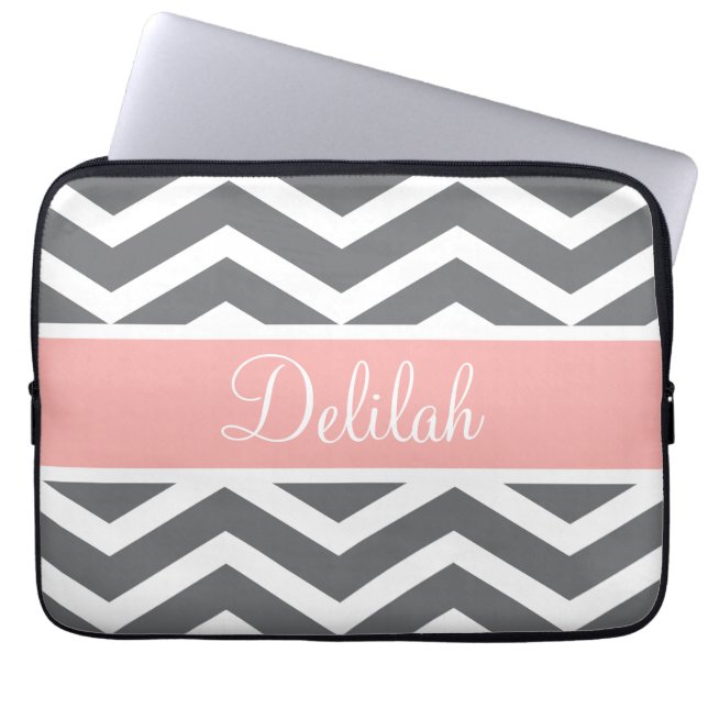 Anpassat namn för grått Grått Peach Chevron Laptop Sleeve (Framsidan)