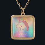 Anpassat namn för Holografisk 3D Unicorn        Guldpläterat Halsband<br><div class="desc">Den här enkla designen har en elegant 3D-enhörning med en namn-plank. Bakgrunden omfattar en holografi av regnbåge färg. Den här magiska holografiska encorn levereras med enkel anpassning av namn med hjälp av "Personlig"-knappen. Släpp efter min butik för alla matchande produkter.</div>