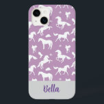 Anpassat namn för Horse Lila Mönster Rider<br><div class="desc">Det här vackra lila telefonfallet är en idealisk jul- eller födelsedagspresent för alla barn som är passionerade med hästar. Gör det ännu mer speciellt genom att anpassa det till barnets namn.</div>
