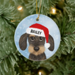 Anpassat namn för Hund Wirehved Dachshund Santa Te Julgransprydnad Keramik<br><div class="desc">Ett vackert och svepande Dachshund-julprat som kan vara personlig med er egen text. Lägg till namn för en roligt anpassningsbar-gåva. Gör ett högt prydnadsföremål för visning på Julgran i åratal till kom. Besök Jenns Doodle World om du vill ha ännu fler helgdag med denna söta teckel hund design och hund...</div>