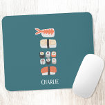 Anpassat namn för japanska sushi musmatta<br><div class="desc">En stapel av sushi,  nigiri och maki-rullar för folier. Ta bort eller ändra namn för anpassning.</div>