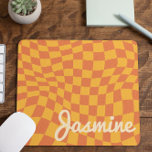 Anpassat namn för kontrollkort för omvänd Orange,  Musmatta<br><div class="desc">Det här är en namnmonogrammus för kontrollkort för Retro Orange Warpe Checker!</div>