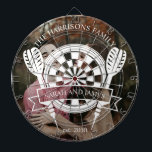 Anpassat namn för modern familj, Bröllop-foto Darttavla<br><div class="desc">Fotodesignkortet för den moderna familjen Bröllop kombinerar underhållning med personlig smak, med en contemporary som framhäver ett foto som du själv väljer vid sidan av parets datum namn och bröllop. Den här skräddarsydda ritytan är en fantastisk mittpunkt för bröllop-festligheter eller en unik hjärtefråga för att fira den speciella dagen. Perfekt...</div>