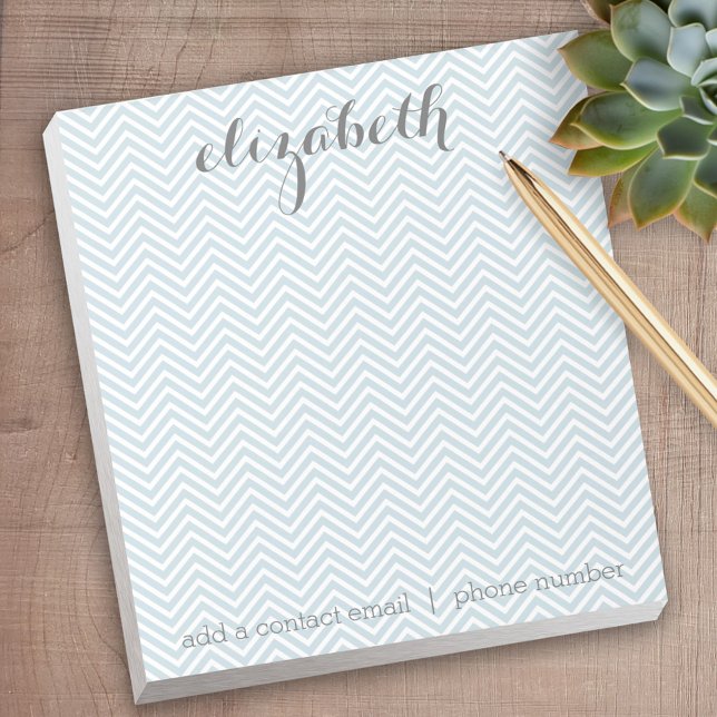 Anpassat namn för Pastel Blue och Grått Chevrons Anteckningsblock (Personalized notepad - great for a gift or your home office)