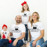 Anpassat namn för personlig-familjen som matchar j t shirt<br><div class="desc">Fira julhelgens glädje och tillsammans med vår Personlig Familjens anpassade namn som matchar julens T-Shirts. Dessa vackra skjortor är perfektens sätt att ena din familj i stil, skapa omhuldade minnen och fånga säsongens anda. Anpassa varje skjorta med din familj namn och enskilda namn för att göra dem unika. Vare sig...</div>