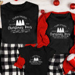 Anpassat namn för personlig-familjen som matchar j t shirt<br><div class="desc">Öka din familjs stil med Personligens anpassade namn som matchar julens T-Shirts i en rik och elegant mörk färg palett. Dessa vackert samordnade skjortor för med sig en sofistikerad lagrar i extra till ert festliga firande samtidigt som de understryker tillsammans betydelse under julhelgen. Anpassa varje skjorta med din familj namn...</div>