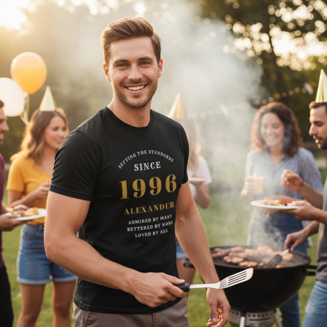 Anpassat namn för Personligen 30års födelsedag 199 T Shirt (1996 birthday tshirt worn at a BBQ party.)