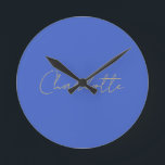 Anpassat namn för Royalet Kalligrafi Guld Färg Rund Klocka<br><div class="desc">Om man tittar en enkel,  lättläst och minimalistisk utformning är det för dig.</div>