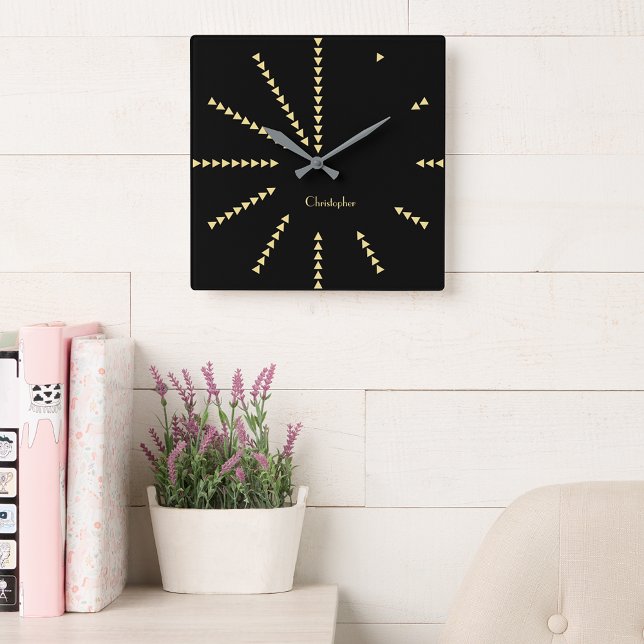 Anpassat namn för svart faux Guld i Modern Classy  Fyrkantig Klocka (Modern Classy Decor Black Faux Gold Custom Name Square Wall Clock)