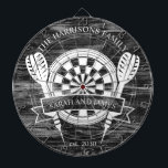 Anpassat namn för svart och vitt trä, Bröllop Darttavla<br><div class="desc">Fira din speciella dag med Bröllop-garderoben för svartvit trädfamilj. Den här ritytan har en monokrom design utan tidslängd och kan vara personlig med parets efternamn, skapar den som en unik keepsaké eller lekfull bröllop-gåva. Perfekt för att lägga till charm i ditt hem eller för att roa gäster kombinerar biet funktioner...</div>