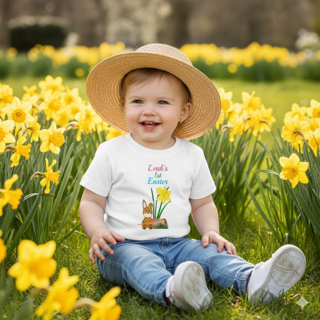 Anpassat namn först Påsk med Bunny Rabbit T Shirt (Celebrate your baby's first Easter by personalizing this tee with their name. Spring is here!)