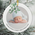 Anpassat namn Foto Babys första julvattenfärg Julgransprydnad Keramik<br><div class="desc">Den här Babyens första julprydnad dekoreras med vattenfärgsmistletoe. Anpassade enkelt med ditt baby-foto, namn och år. Använda Verktyg i Design om du vill ändra texten storlekt, stil eller färg. Eftersom vi skapar vår teckning kommer du inte att hitta just den här bilden från andra designers. Ursprunglig vattenfärg © Michele Davies....</div>