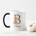 Anpassat namn Gulfenolja  Rosa ros Brev B Magisk Mugg<br><div class="desc">Det anpassade namnet Guld Foil  Rosa ros Brev B-designen visar en delikat blommigt monogram med gyllene shimmer - perfekt för anpassning av eleganten,  romantiska vibes och tankfulla skapelser baserade på namn. Klicka på "Anpassa" om du vill lägga till ditt namn eller någon speciell.</div>