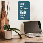 Anpassat namn i Phonetic Alphabet Military,Aviatio<br><div class="desc">Öka ditt utrymme med luftfartsinspirerad anpassning. Omvandla ditt namn till en slående symbol för pridet inom luftfarten med vårt Anpassade Nato Alphabet Metall Sign - som är utformad för dem som drömmer om himmel och bor för äventyr. Med det här unika biet kan du visning ditt namn lodrätt, med varje...</div>