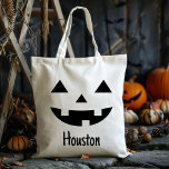 Anpassat namn Jack o lantern Pumpkin Bus eller god Tygkasse<br><div class="desc">Gör ditt barns Halloween extra speciell med vårt eget namn Jack o lantern Pumpkin Bus eller godis Tote Bag. Den här festen har en charmerande jack-o-lantern-design, perfekt för att fånga Halloween-uppspelningsandan. Personlig med ditt barns namn är väskan inte bara praktisk utan också en fin keepé som de kommer att vårda...</div>