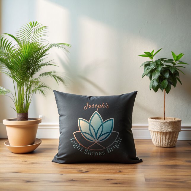 Anpassat namn Lotus Graphic - [NAMN] Shines Bright Kudde (Skapare uppladdad)