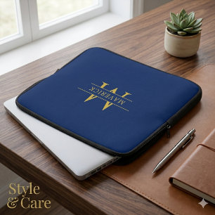 Anpassat namn med stilfull marinblå monogram laptop fodral