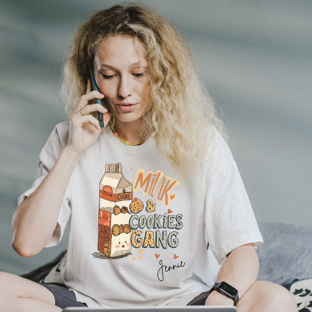 Anpassat namn Mjölk & Cookies Gang Jul AI Art T Shirt (Skapare uppladdad)
