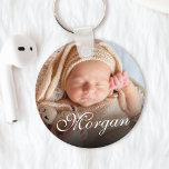Anpassat namn och Baby Photo Söt Classy-skript Nyckelring<br><div class="desc">Skapa en egen personlig runt nyckelkedja med kalligrafiskriptet namn och baby för anpassningsbar söt.</div>