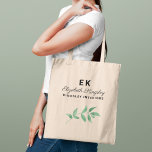 Anpassat namn och företag för modern Elegant Tygkasse<br><div class="desc">Den här professionellen av snyggten till säckens utformning är perfekt för en småföretagsägare eller anställd. Innehåller förnamnet och efternamnet initialer,  namn i det moderna kalligrafiskriptet med klassisk text och elegant som kan vara personlig med en arbetsnamn eller affärsnamnet namn,  samt ett botaniskt grönt gren med grönt vattenfärg löv accent.</div>