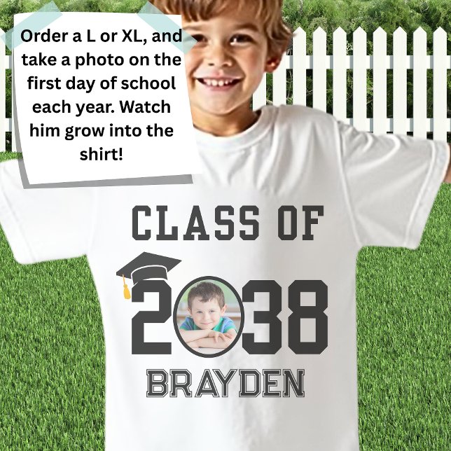 Anpassat namn och foto 2038, första dagstradition t shirt (Skapare uppladdad)