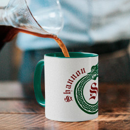 Anpassat namn och monogram Celtic Stil Ouroboros Mugg