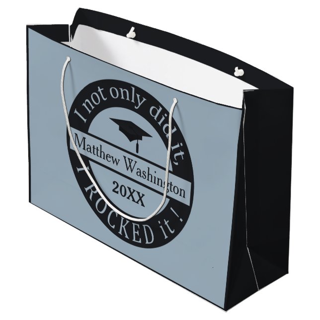 Anpassat namn och presentpåse för studenten (Baksidan Vinklad)