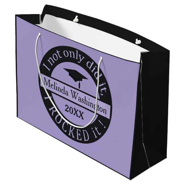 Anpassat namn och presentpåse för studenten (Baksidan Vinklad)