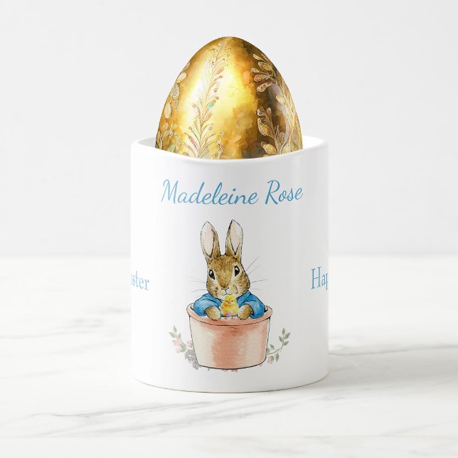 Anpassat namn Peter på kaninkaffe Glad påsk-kaffe  Kaffemugg (Custom name design, pop an easter egg and turn this into a unique Easter gift)