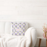 Anpassat namn Provence Lavender Dekorativ kudde<br><div class="desc">För in den Fransk landskapets lugnande charm i ditt hem med det här sedvanliga namnet Provence lavender dekorativ kudde. Den här kudden har elegant vattenfärgsstift i lavender i lila och gröntar, och ger en strålande men förfinad beröring till vilket rum som helst. Anpassa den med ett namn eller monogram för...</div>