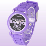 Anpassat namn Storasyster svarta lilor Armbandsur<br><div class="desc">Firar det speciella ögonblicket att bli storsyster med personligens barnklocka! Med en svart och lätt lila i coolan säger den här klockan stolt "Befordrad till Big Sister" med din dotters höger i namn på ansikte. Det är en perfekt gåva till en ny storsyster, skapar dem känna sig stolta över extra...</div>