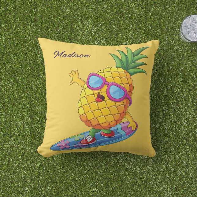 Anpassat namn Surfing Pineapple Kudde (Gräs)