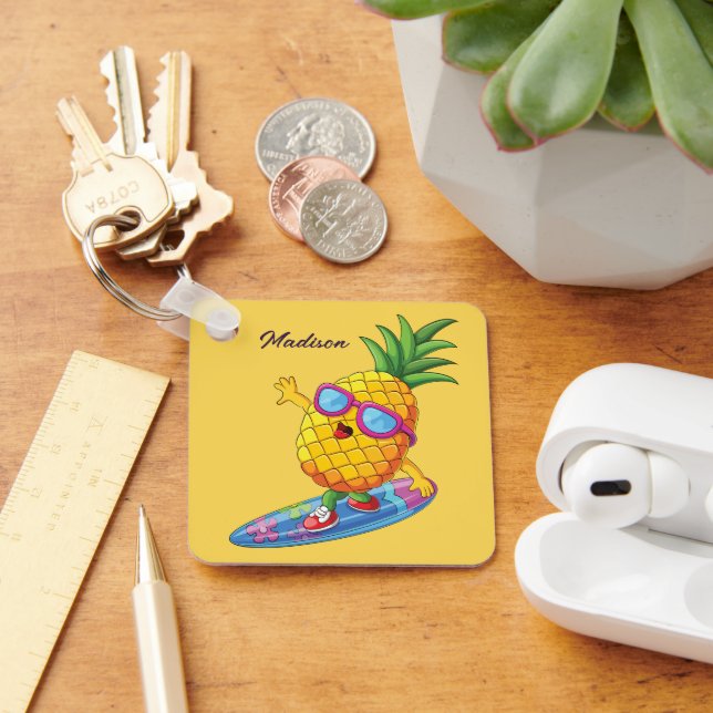 Anpassat namn Surfing Pineapple Nyckelring (Skrivbord)