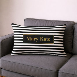 Anpassat namn, svart/vit Rand Lumbarkudde