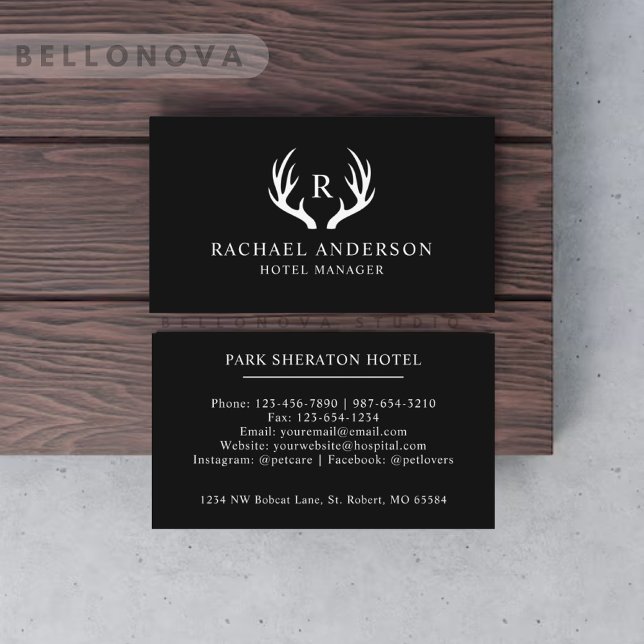 Anpassat namn Svartvit Hjort Antler Monogram Visitkort (Custom Name Black And White Deer Antler Monogram Business Card)