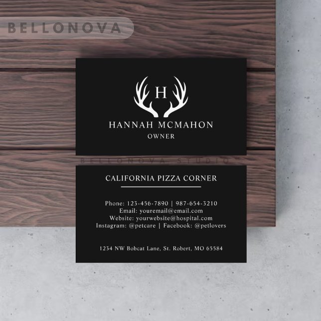 Anpassat namn Svartvit Hjort Antler Monogram Visitkort (Custom Name Black And White Deer Antler Monogram Business Card)