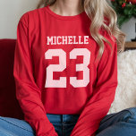Anpassat namn: Womens Sport Jersey T-Shirt<br><div class="desc">Skapa din egen personlig fotbolls- T-shirt med eget namn och nummer. En coola anpassade sportskjorta,  det är en underbar gågata för kvinnor. Det här trendiget är kvinnlig sportkläder lämplig för all idrott,  inklusive fotboll,  fotboll,  volleyboll,  baseboll,  softball,  basket och hockey.</div>