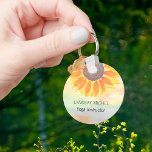 Anpassat namn Yoga Instructor Solros Nyckelring<br><div class="desc">Den här moderna botaniska Yoga Instructor Keychain är dekorerad med en gult solros på vattenfärgsbakgrund. Enkelt anpassade. Använda Verktyg i Design om du vill ändra texten storlekt,  stil eller färg. När vi skapar vår teckning hittar du inte den här bilden från andra designers. Ursprunglig vattenfärg © Michele Davies.</div>