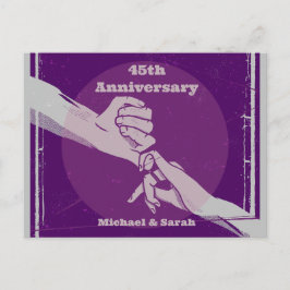 Anpassning årsdag romantisk par som håller hand vykort