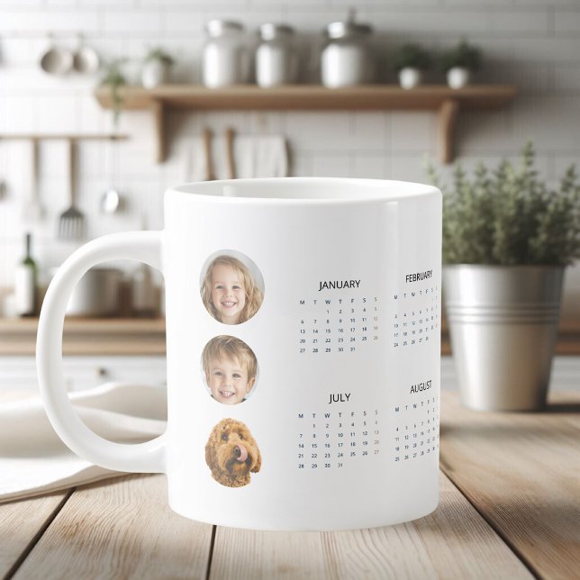 Anpassningsbar 2025-kalender med tre foton Giant C Jumbo Mugg (Skapare uppladdad)
