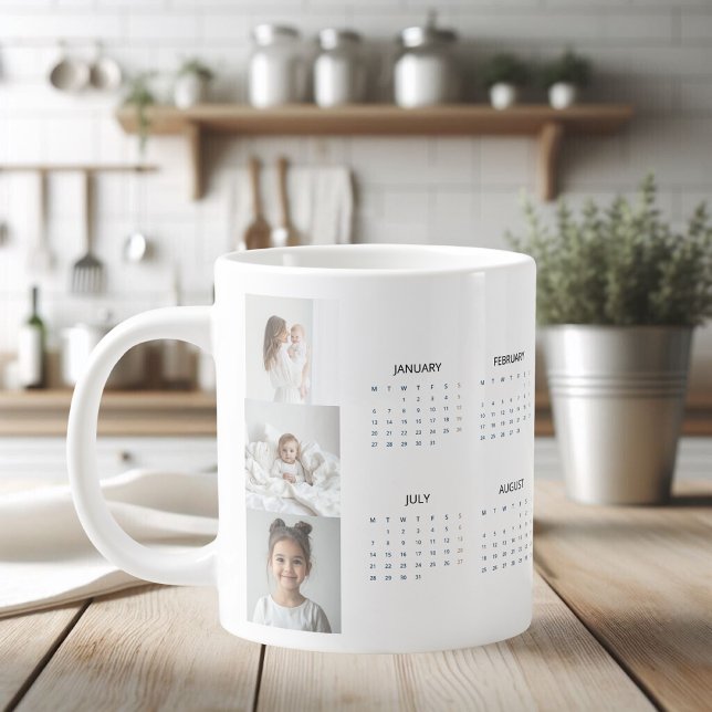 Anpassningsbar 2025-kalender med tre foton jumbo mugg (Skapare uppladdad)