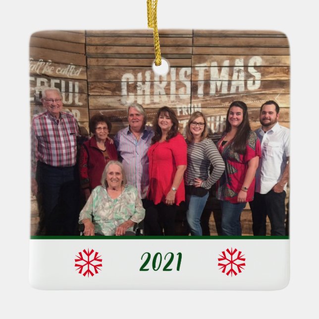 Anpassningsbar 2-sidig familjefotot - snöflammande julgransprydnad keramik (Framsida)