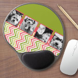 Anpassningsbar 4 Fotokollage Lime and Coral Chevro Gel Musmatta<br><div class="desc">Ett underbart sätt att visning dina fyrkantiga foton från onlinen. En roligt zig zag rand-design framhäver bilder.</div>