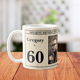 Anpassningsbar 60:e födelsedag: Retro Newspaper Ph Kaffemugg