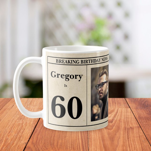 Anpassningsbar 60:e födelsedag: Retro Newspaper Ph Kaffemugg (Skapare uppladdad)