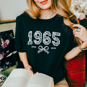 Anpassningsbar 60:e födelsedagen 1965 Snöre Coquet T Shirt