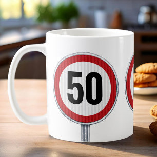 ANPASSNINGSBAR AGE-födelsedag med trafikskylt Kaffemugg