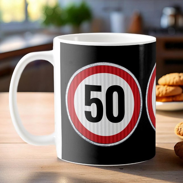 ANPASSNINGSBAR AGE-födelsedag med trafikskylt Kaffemugg (Skapare uppladdad)
