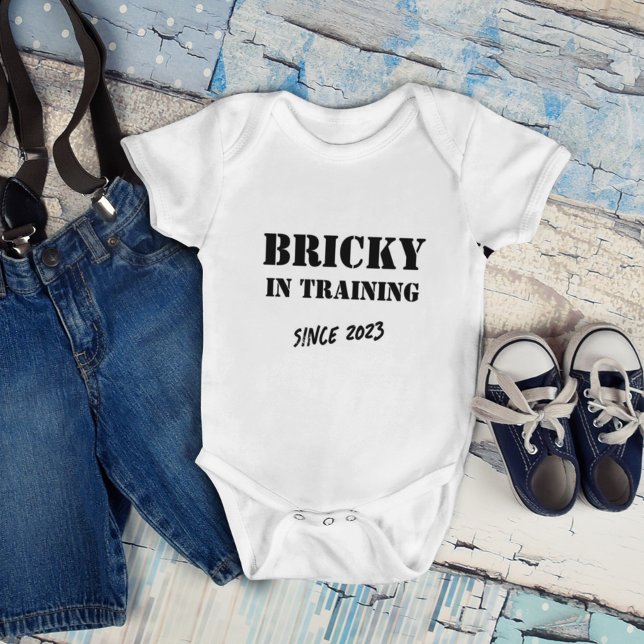 Anpassningsbar År "Bricky in Training" - Lönt Bric T Shirt (Skapare uppladdad)
