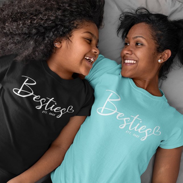 Anpassningsbar årets BFF Modern skrifthjärta T Shirt (Skapare uppladdad)